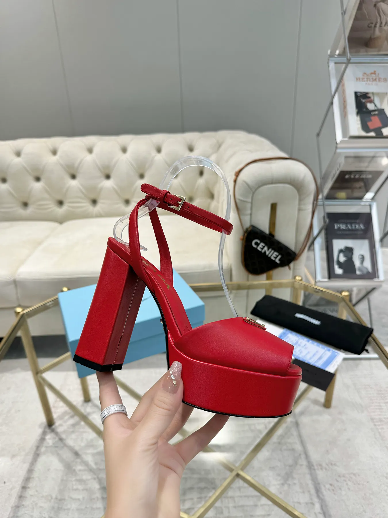 👟👟Ex-factory price 600👟👟 (imitation leather bottom-20) New arrival 👉Ready stock👈Remove the original board and make a 1:1 replica‼ ️The highest version ✅ Prada's early spring catwalk hot style 😘The latest spring style Thick heel square toe water platform series (genuine leather outsole) (simulated leather sole) A must-have for goddesses The upper and the feet are super beautiful 👉The upper is made of imported original calfskin, soft and textured, lining + foot pads, imported sheepskin lining, breathable and comfortable, private model water platform, heel, water platform 4M, heel height 13M Code number 35M-39M (34 40 41 42 customized, non-refundable and non-exchangeable)